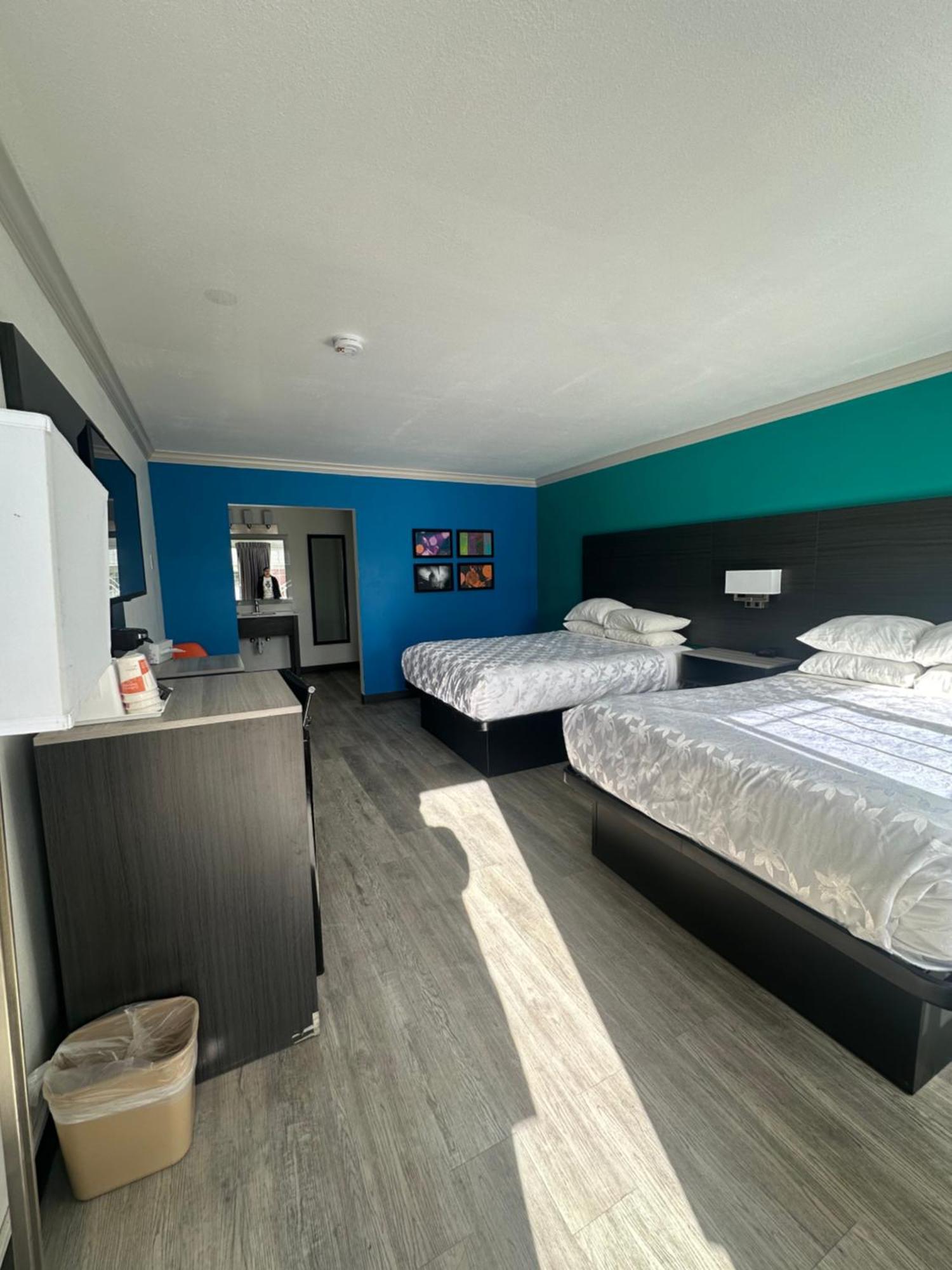 Signature Motel 2*
